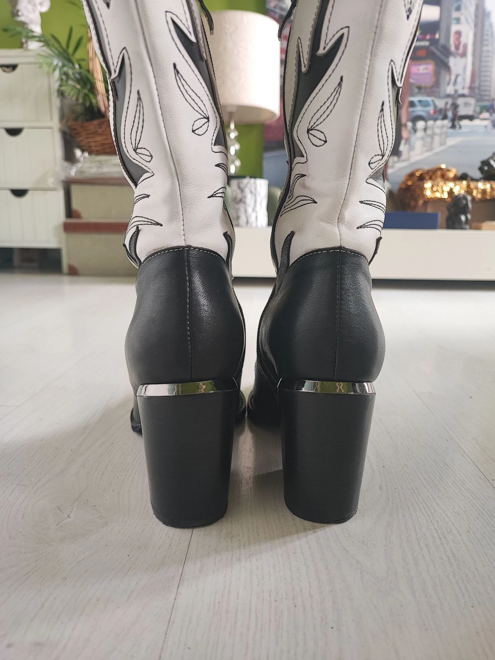 Women's leather cowboy boots – photo 4
